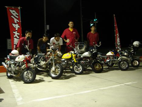 ホンダモンキーと集合写真