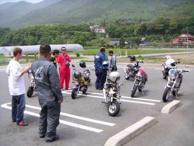 ホンダモンキーツーリング休憩