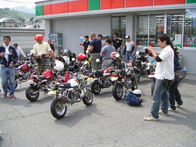 ホンダモンキーツーリング休憩