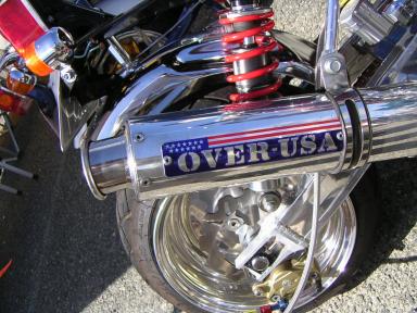 USAバージョンのOVERエンブレム