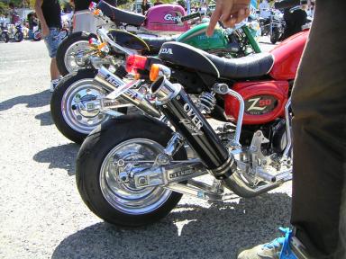 ホンダモンキーのマフラー