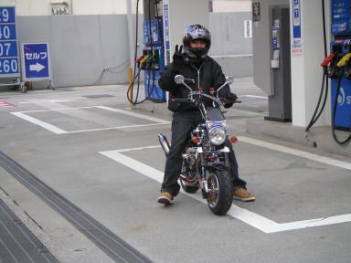 ホンダモンキーツーリング給油