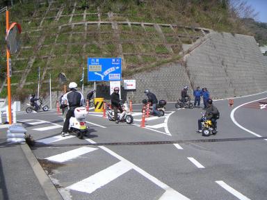 ホンダモンキーツーリングマラソン大会で通行止め