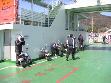 ホンダモンキーツーリングフェリー内