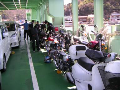 ホンダモンキーツーリングフェリー内