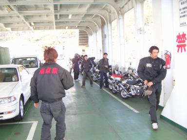 ホンダモンキーツーリングフェリー内