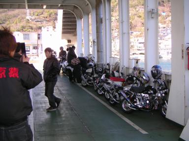 ホンダモンキーツーリングフェリー内