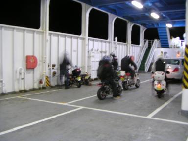 ホンダモンキーツーリングフェリー内