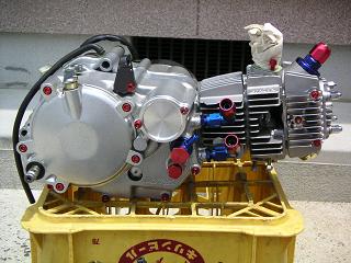 綺麗なモンキーのエンジン