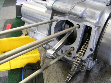 クランクケースとシリンダー