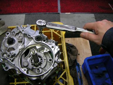 クランクケースと規定トルク再チェック