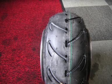 GクラのB77タイヤ