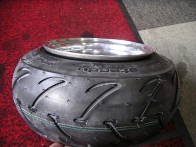 GクラのB77タイヤ