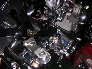 クラッチケーブルステーとキャブ